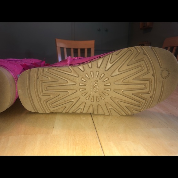 Size 8 Women’s Uggs - Picture 2 of 5